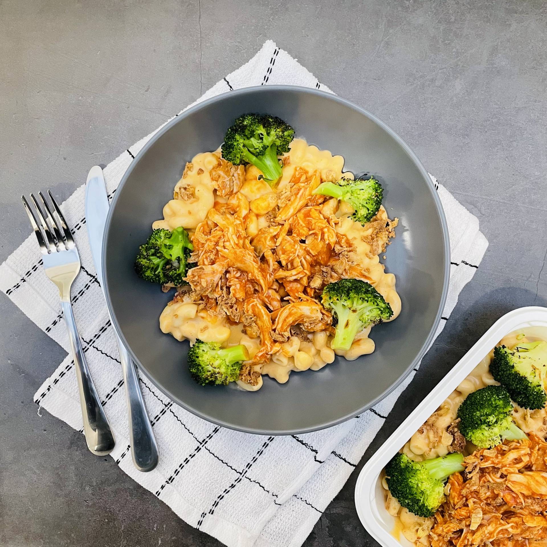 SHREDDED BUFFALO CHICKEN, MAC N CHEESE, BROCCOLI
