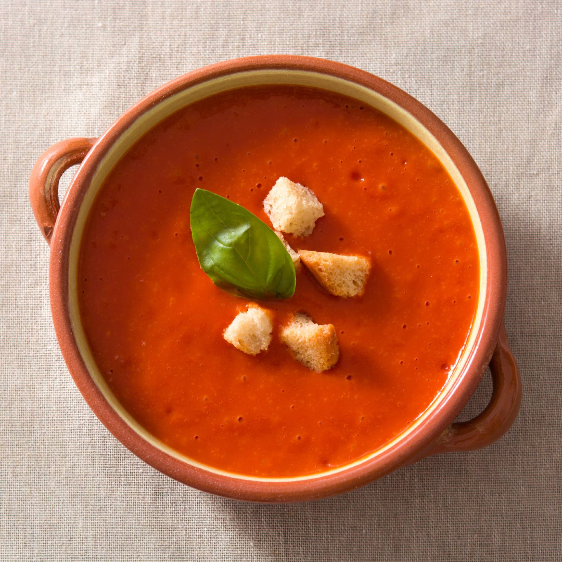 TOMATO, RED PEPPER, LENTIL & CHICKEN SOUP